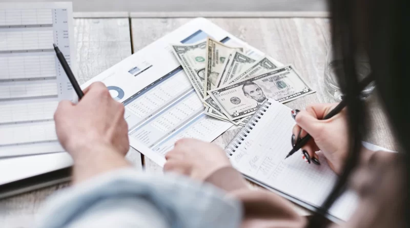 How to Buy Life Insurance Without Overinsuring or Underinsuring Yourself - Life Insurance Tips - life insurance buying tips